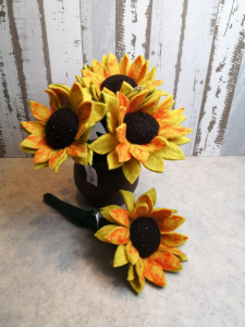 Große leuchtend gelbe Sonnenblumen 