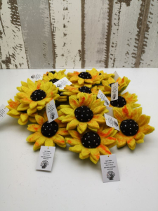 Leuchtende Sonnenblumen Brosche